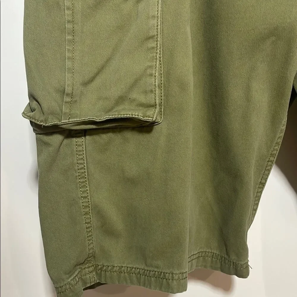 Olive Green Cargo Shorts with Durable Fabric